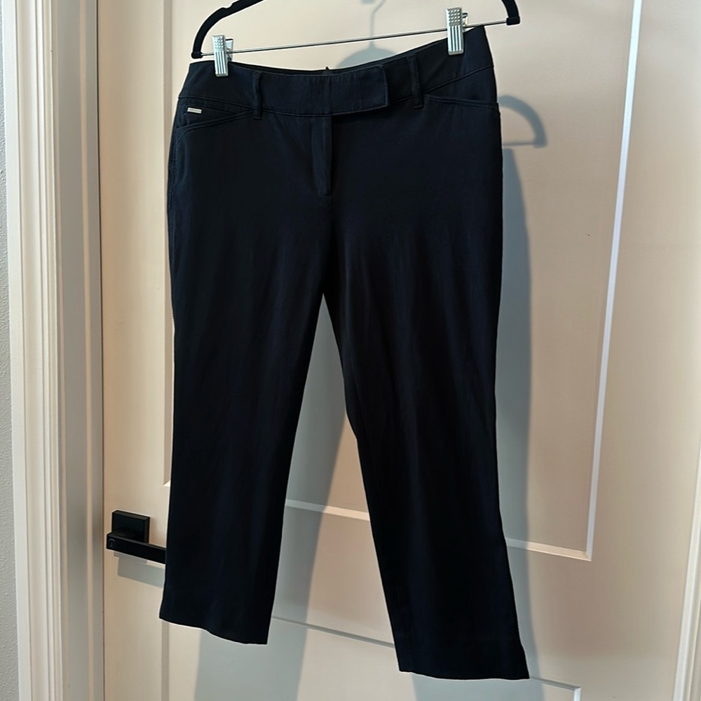 Gently Used White House Black Market Black Crop Leg Pants Stretchy Size 6